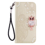 Samsung Galaxy S25 + (plus) Couvercle de rabat en cuir artificiel avec motif de hibou – Guldeiderwood Samsung Galaxy S25 + (plus) Couverture de revers en cuir artificiel avec motif de hibou – or