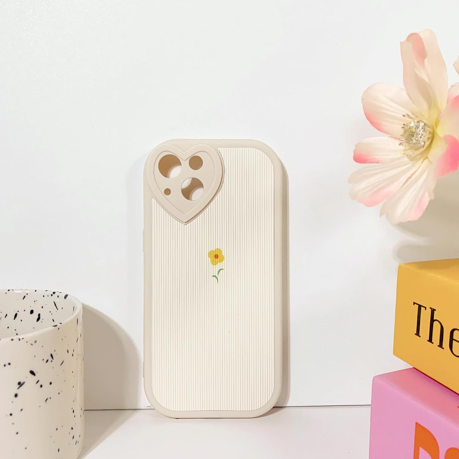 Coque iPhone 14 - Nititop iPhone 14 Case de motif de fleur mignon conception avec amour pour les femmes couverture de boîtier à carreaux de choc en silicone doux - fleur jaune – Image 6