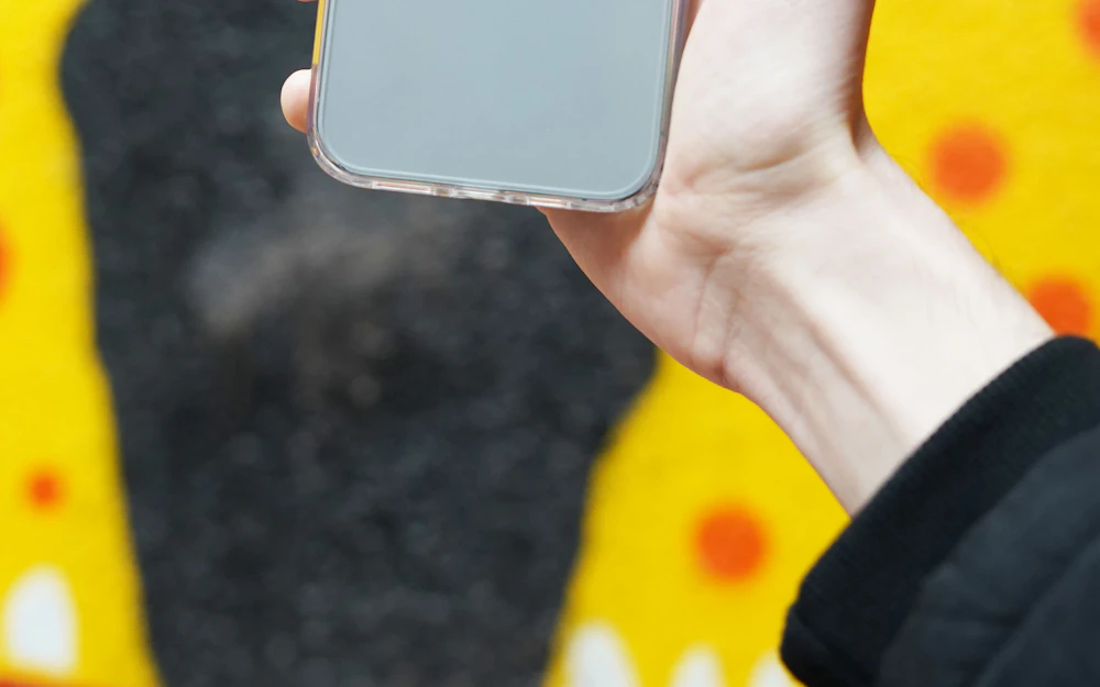 iPhone dans une coque transparente